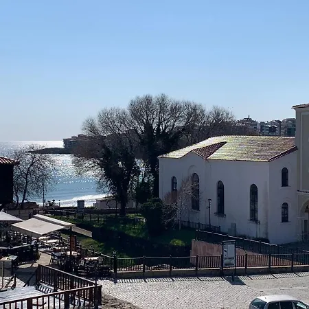 ани Πανσιόν Σωζόπολη